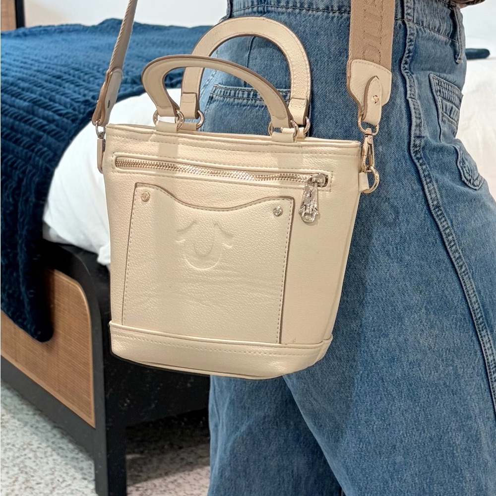 True Religion Cream Leather Crossbody Bag - Picture 4 of 7